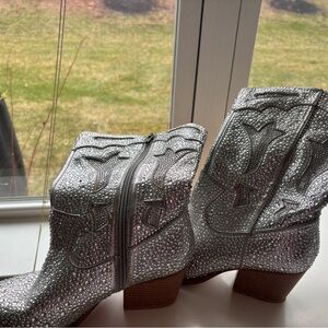 Crown Silver Rhinestone Western Boots studded rhinestone Nashville 9 M country